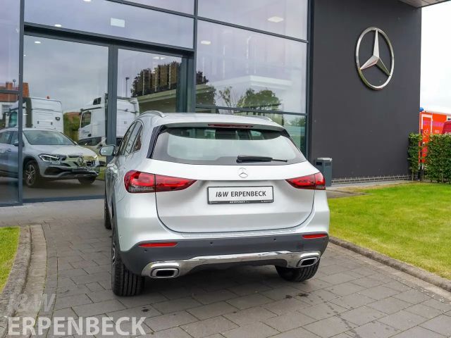 Mercedes-Benz GLA 200 Progressive