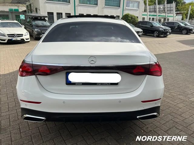 Mercedes-Benz E 200 AMG Line Sedan