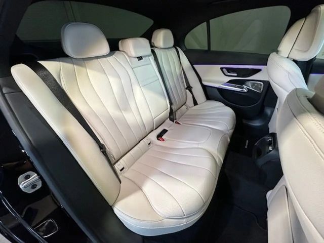 Mercedes-Benz E 200 AMG Line Sedan