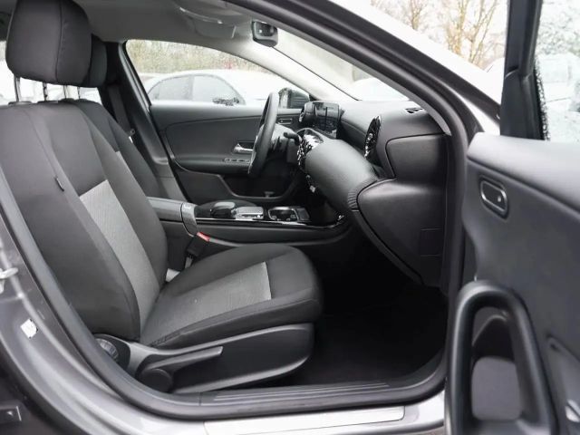 Mercedes-Benz A 250 A 250 e