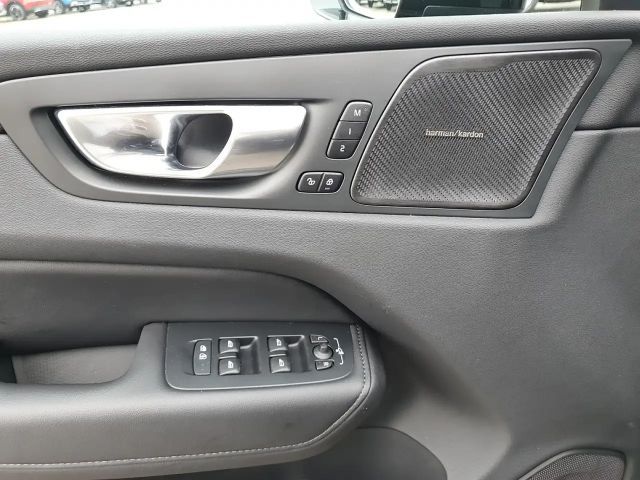 Volvo XC60 AWD Dark Plus T6