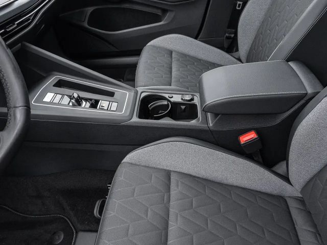 Volkswagen Golf 1.5 eTSI DSG Life Variant