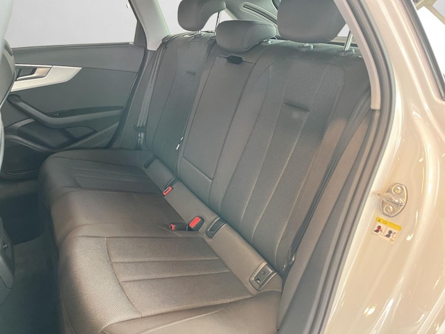 Audi A4 40 TFSI Avant S-Tronic
