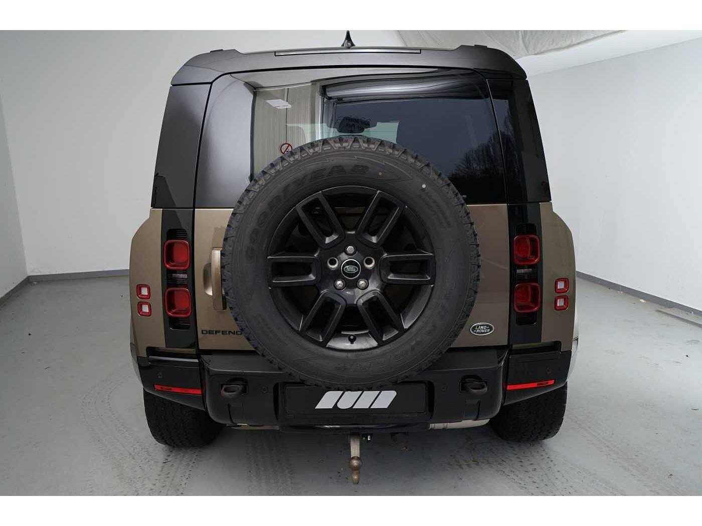 Land Rover Defender 110 Dynamic SE