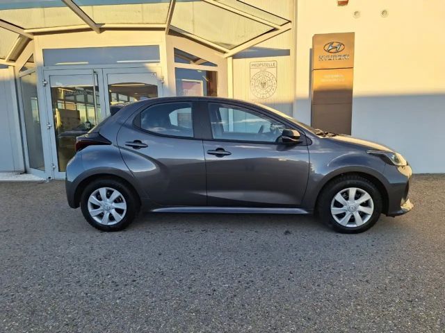 Mazda 2 Hybrid Centre Line