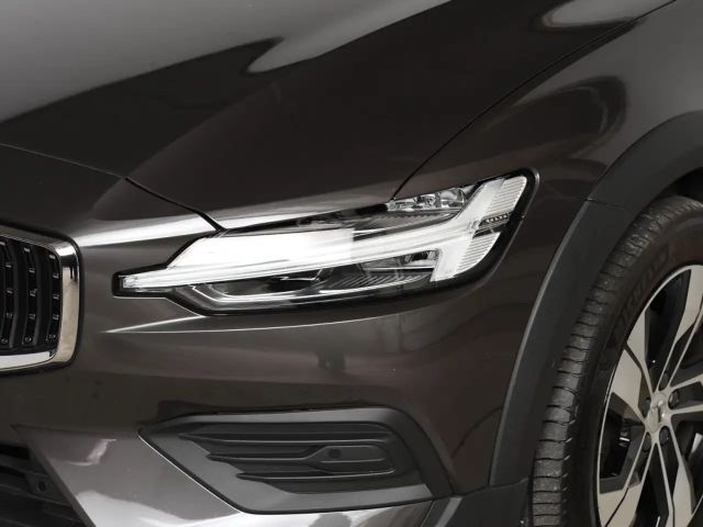 Volvo V60 Cross Country AWD Plus
