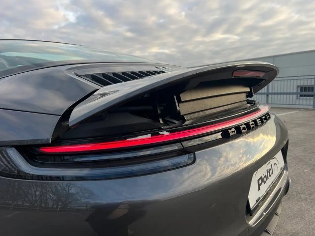Porsche 911 4 Coupé GTS Targa