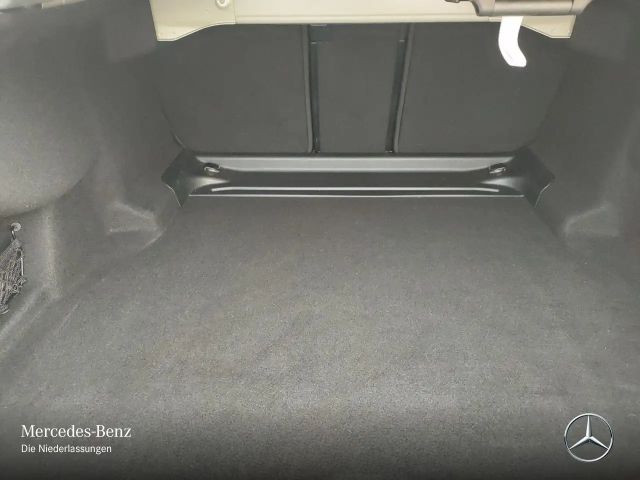 Mercedes-Benz E 200 AMG Line Sedan