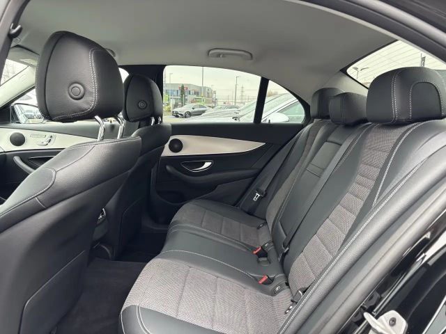 Mercedes-Benz E 200 AVANTGARDE Sedan