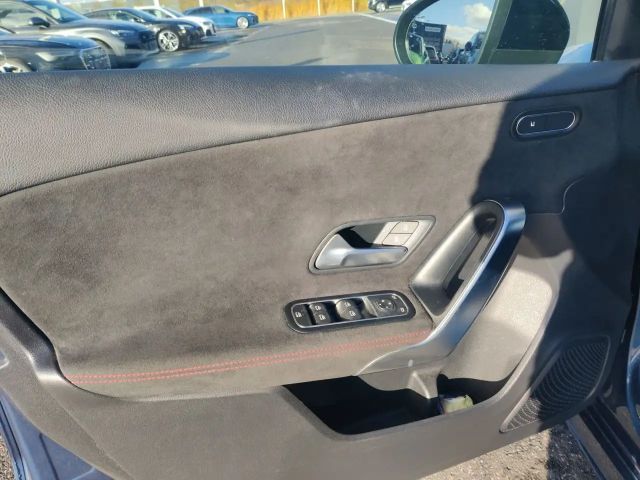 Mercedes-Benz A 180 AMG Line