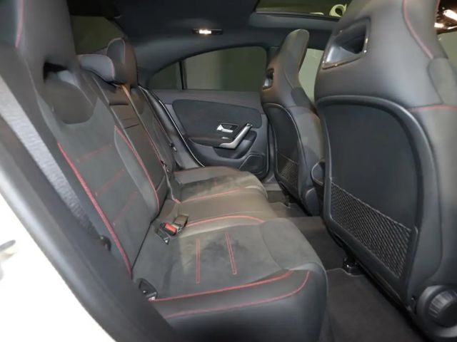 Mercedes-Benz CLA 200 AMG Line Coupé