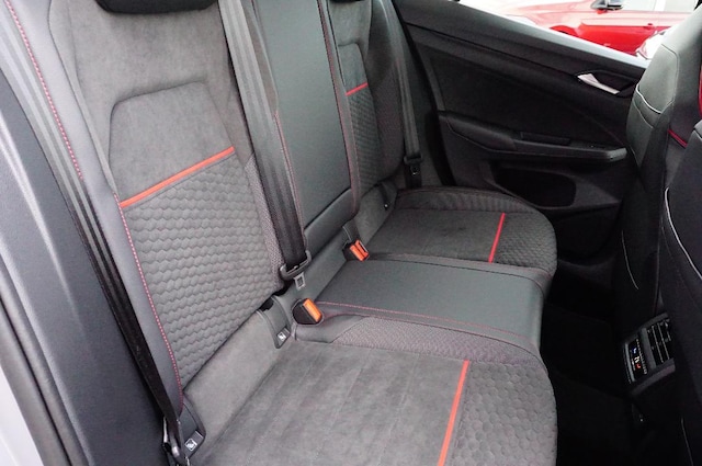 Volkswagen Golf 2.0 TSI DSG