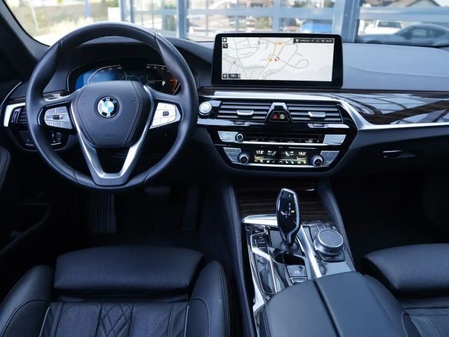 BMW 540 540i Luxury Line Sedan xDrive