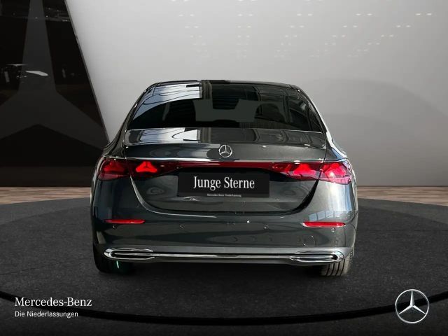 Mercedes-Benz E 200 Sedan