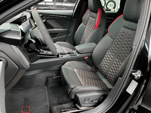 Audi RS3 Quattro S-Tronic Sedan