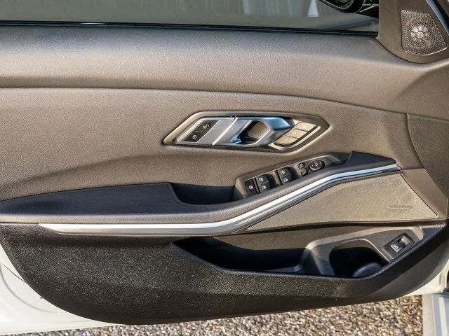 BMW 330 330d M-Sport Touring xDrive