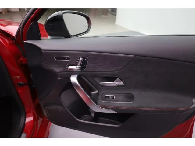 Mercedes-Benz A 250 4MATIC AMG Line