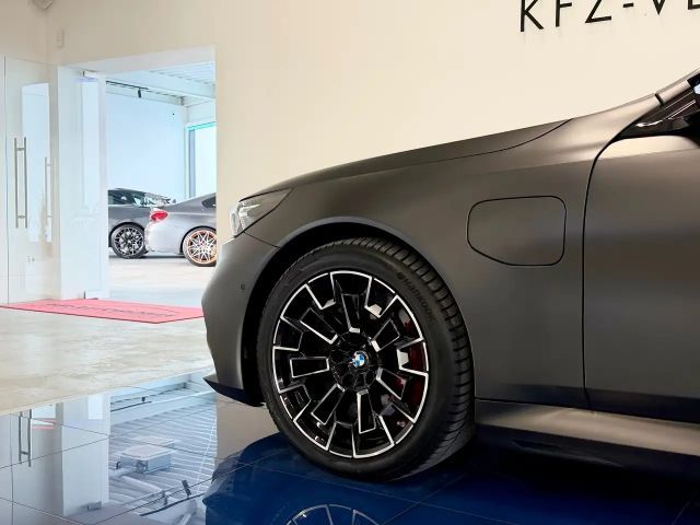 BMW M5 Touring,FrozenMatt,AHK,Panorama,B&W,Leasing,neu