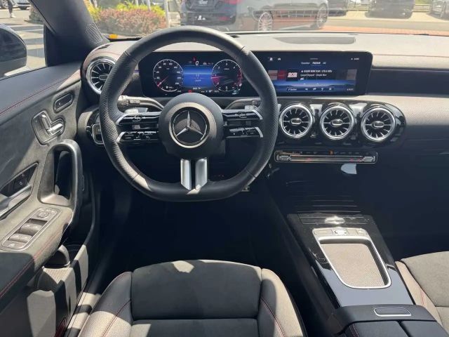 Mercedes-Benz CLA 220 AMG Line