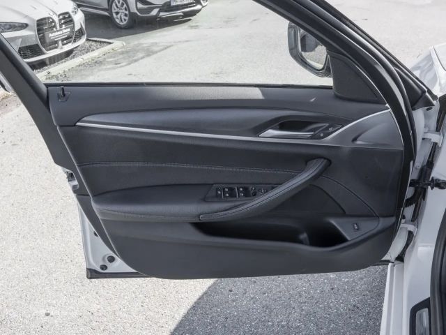 BMW 520 520d M-Sport Sedan xDrive