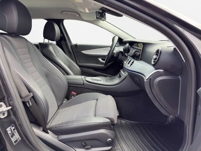 Mercedes-Benz E 220 AVANTGARDE