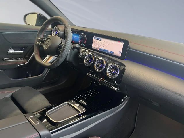 Mercedes-Benz CLA 200 AMG Line Shooting Brake