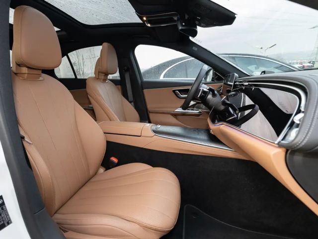 Mercedes-Benz E 200 4MATIC Sedan