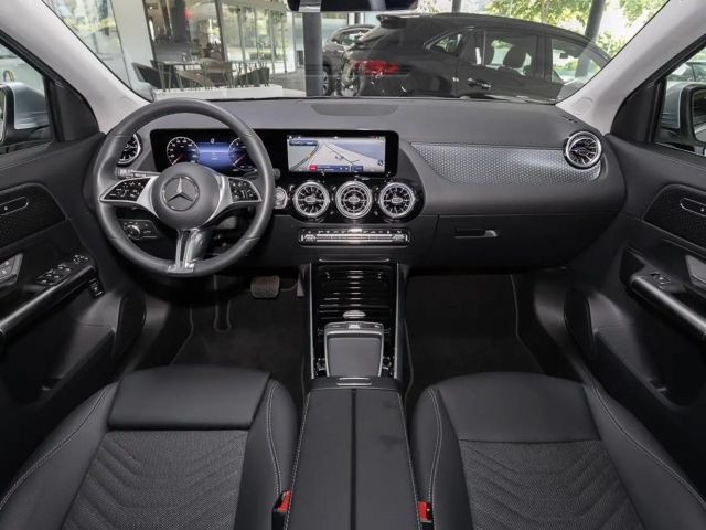 Mercedes-Benz GLA 180 STH SpurW W-Paket KeyLess ParkAss. ACC