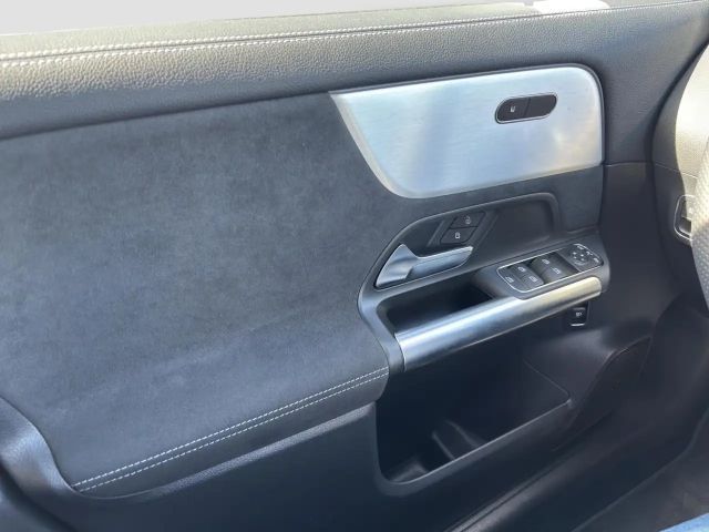 Mercedes-Benz GLA 180 AMG Line Limousine Lang