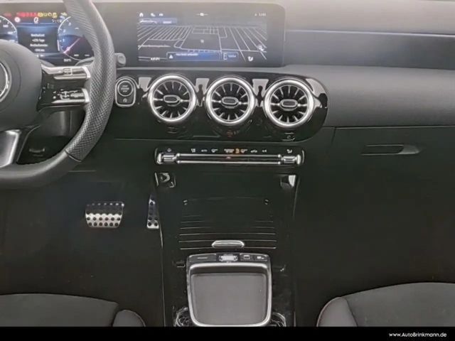 Mercedes-Benz A 180 AMG Line