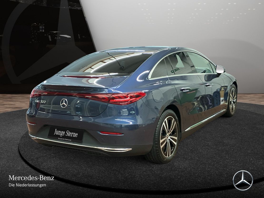 Mercedes-Benz EQE 300 Sedan