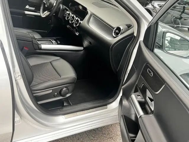 Mercedes-Benz B 180 Sedan