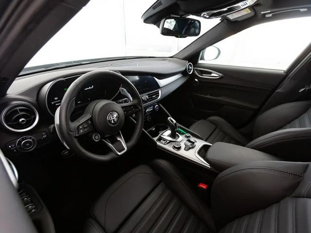 Alfa Romeo Giulia AT8 Q4