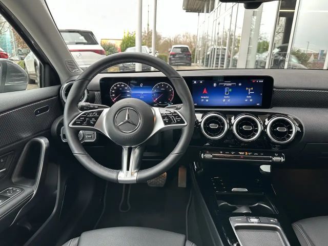 Mercedes-Benz A 180 A 180 Kompakt LED*CAM*MBUX*BURMESTER*TOTWINKEL