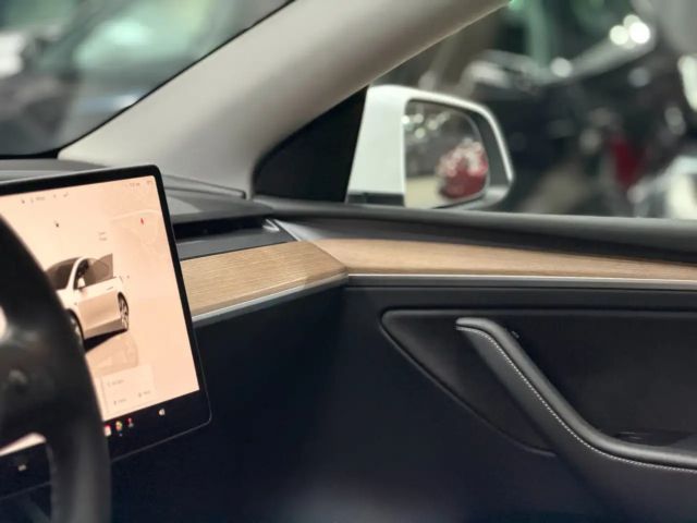 Tesla Model Y AWD Long Range