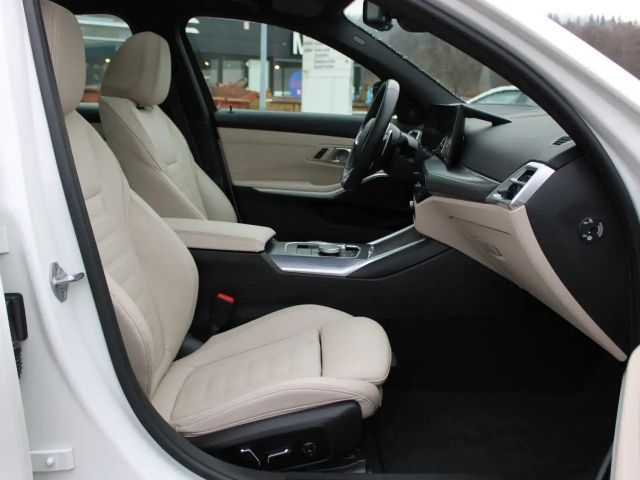 BMW 330 330e M-Sport Sedan xDrive