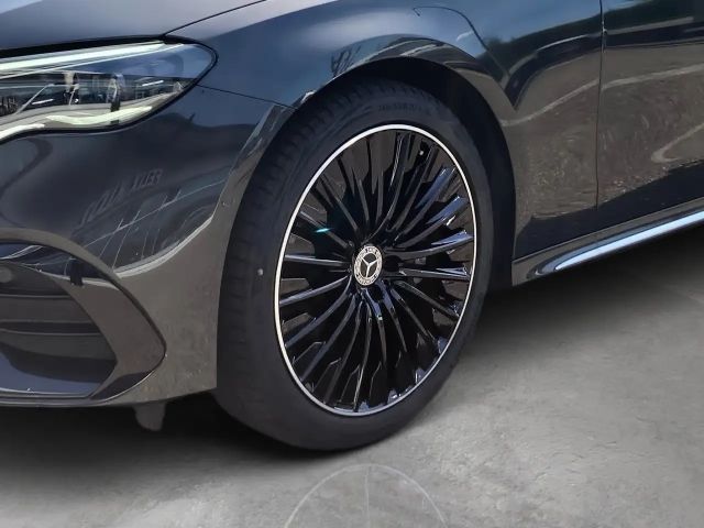 Mercedes-Benz E 200 AMG Line Sedan