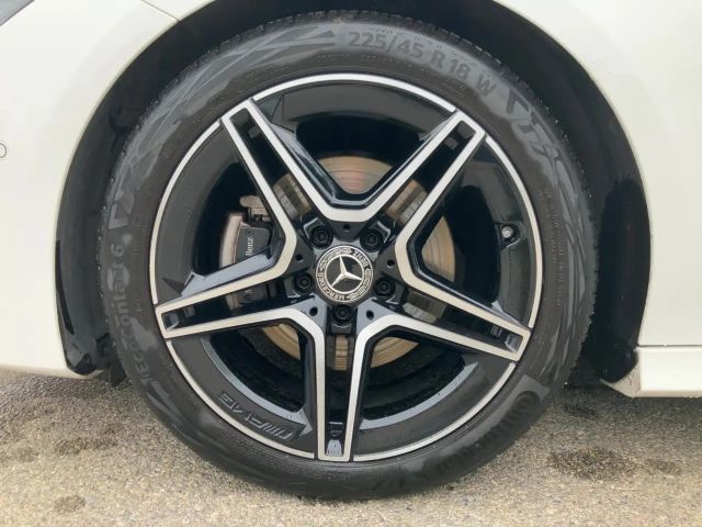 Mercedes-Benz CLA 180 AMG Line Coupé Premium