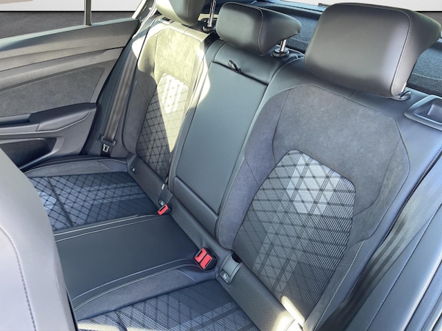 Volkswagen Golf 1.5 eTSI R-Line