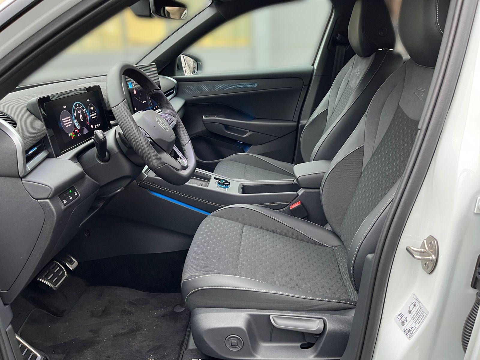 Volkswagen T-Roc 1.5 eTSI DSG IQ.Drive R-Line