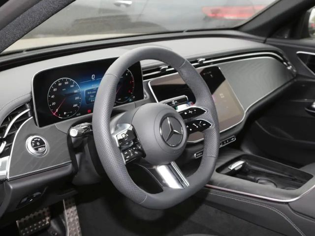 Mercedes-Benz E 220 AMG Line E 220 d Sedan