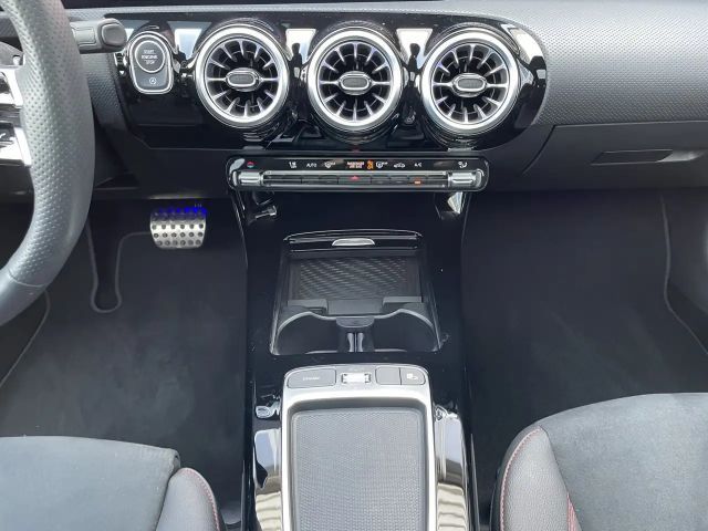 Mercedes-Benz CLA 180 AMG Line Coupé