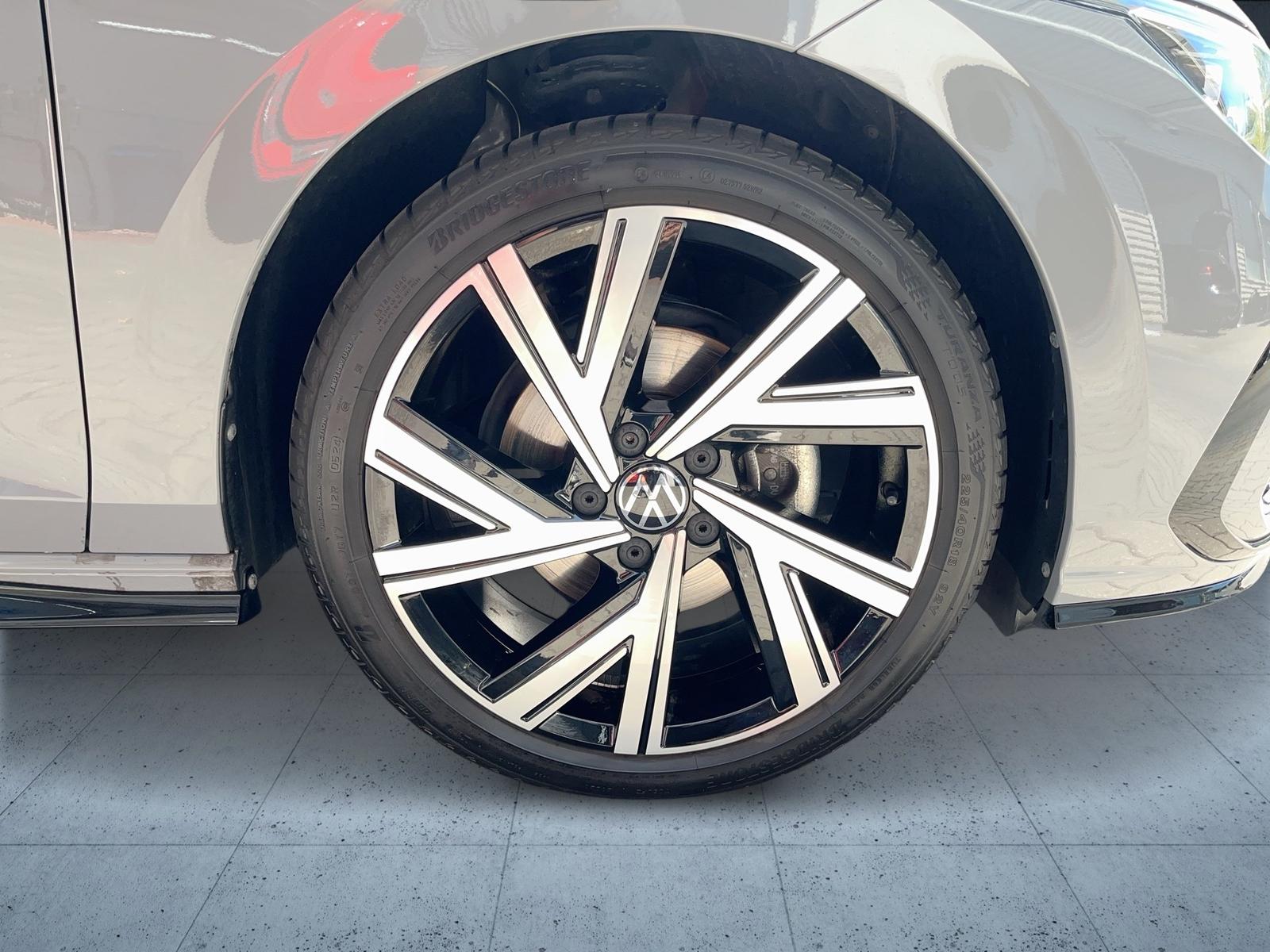 Volkswagen Golf 1.5 eTSI DSG R-Line Variant