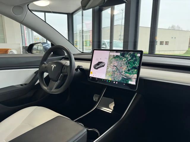Tesla Model 3 Performance