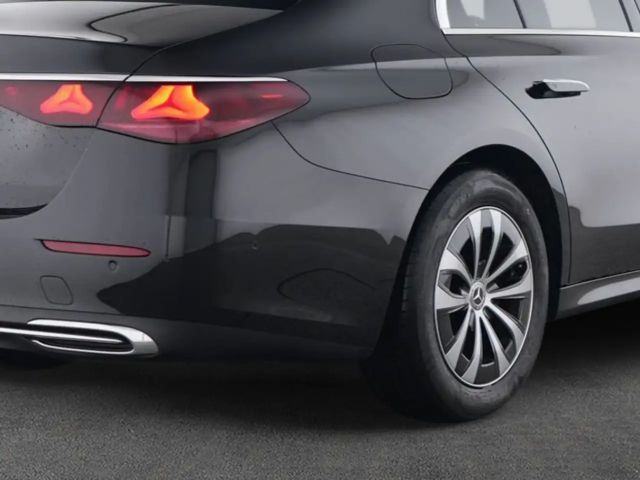 Mercedes-Benz E 200 Sedan