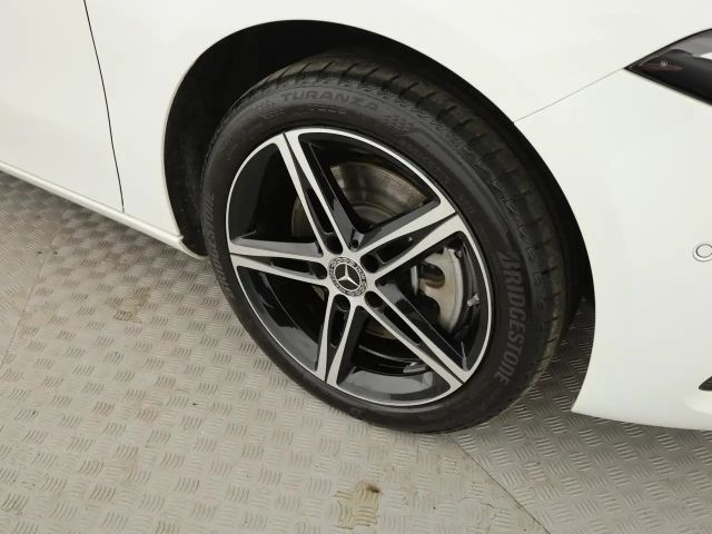 Mercedes-Benz A 250 A 250 e