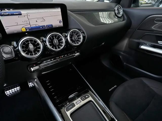 Mercedes-Benz GLA 200 AMG Line