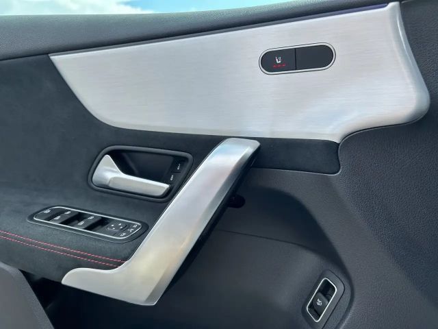 Mercedes-Benz A 220 A 220 d AMG Line