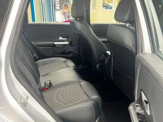 Mercedes-Benz B 180 Sedan