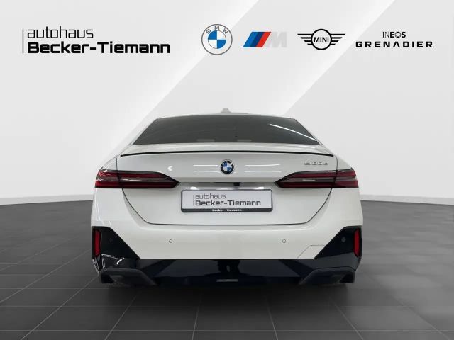 BMW 520 520d M-Sport Sedan